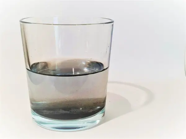 Agua con filtro PUR negro: ¿qué es y es perjudicial?