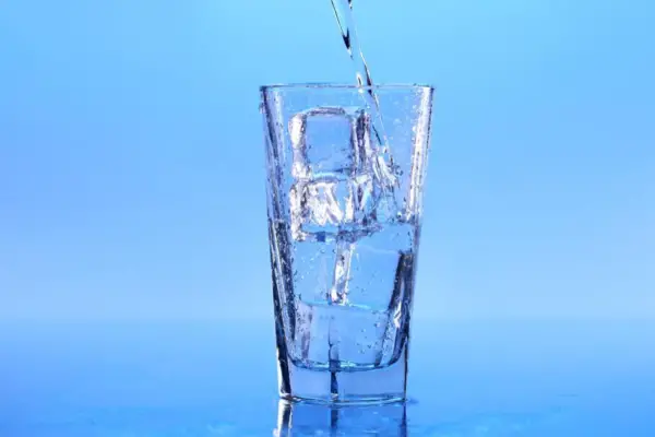 Cómo eliminar los ftalatos de su agua potable