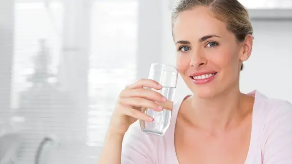 ¿Beber agua dura es malo para los riñones?