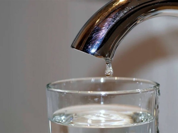 ¿Un ablandador de agua elimina el cloro de mi agua?