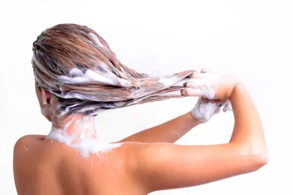 ¿El agua de pozo es mala para tu cabello?  (Sí, averigüe por qué)