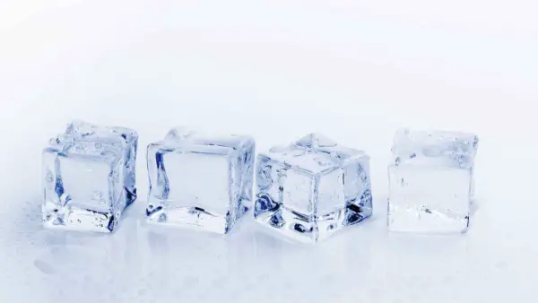 Los beneficios de elegir agua filtrada para hacer hielo