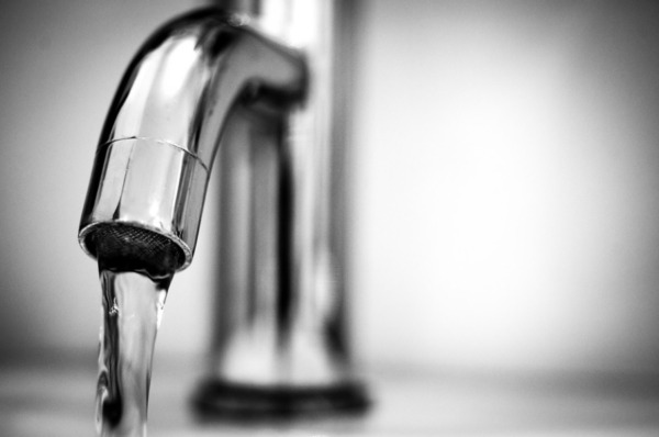 ¿Cuál es mejor para tu hogar?  Filtros de agua frente a sistemas de ósmosis inversa (OI)