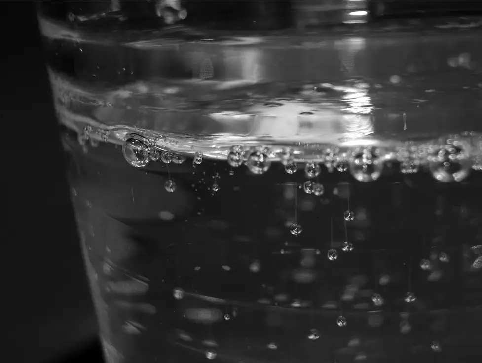 ¿Cuáles son las causas del mal sabor del agua del grifo?