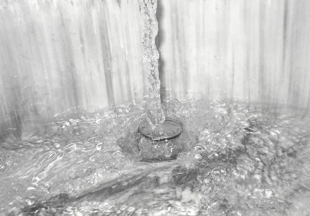 ¿Puede el agua más blanda limpiar las tuberías de plomería?